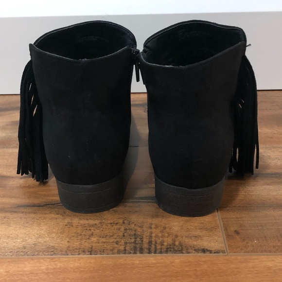 HOST PICK ✨ MADDEN GIRL | Black Booties - Picture 2 of 4